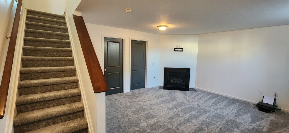 Building Photo - 5637 Crystal Falls St