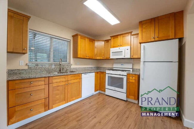 Building Photo - 109A Live Oak Ave