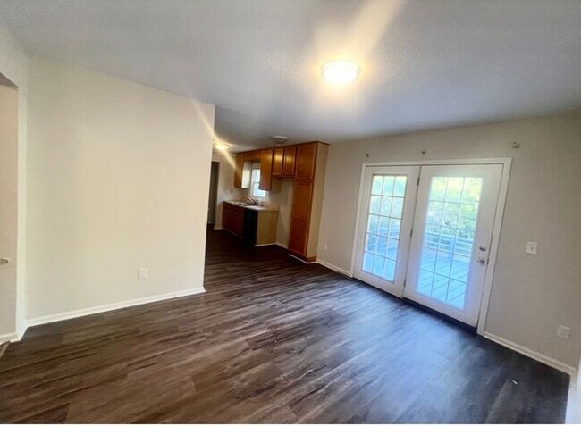 Building Photo - Brick one level home, Live Oak Tree, 3-4 bedrooms, fenced yard, deck.