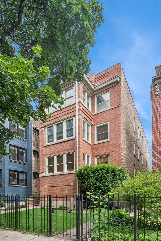 Building Photo - 1314 W Winnemac Ave