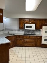 Building Photo - 2304 Canyon Valley Trl