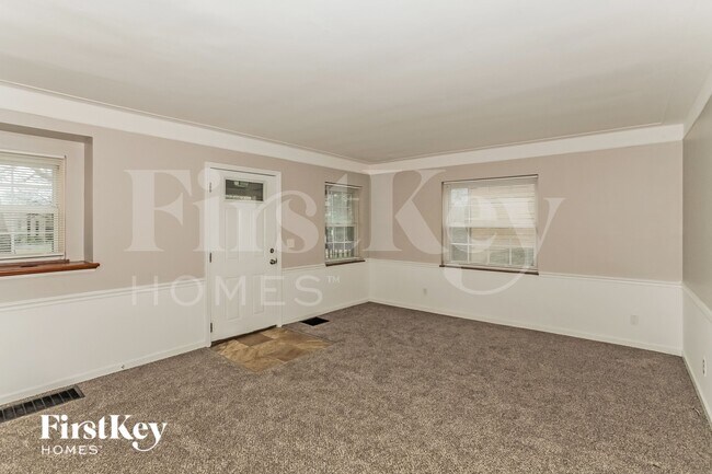 Building Photo - 1017 W North Bend Rd