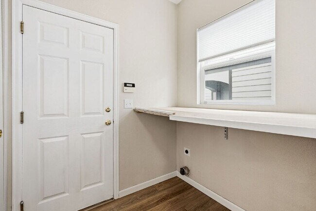 Building Photo - Welcome to this well-maintained 4-bedroom home in the heart of Thornton!