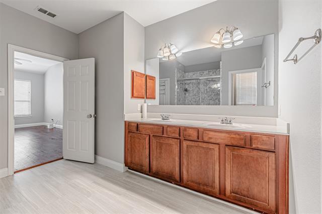 Building Photo - 2022 Highland Dr