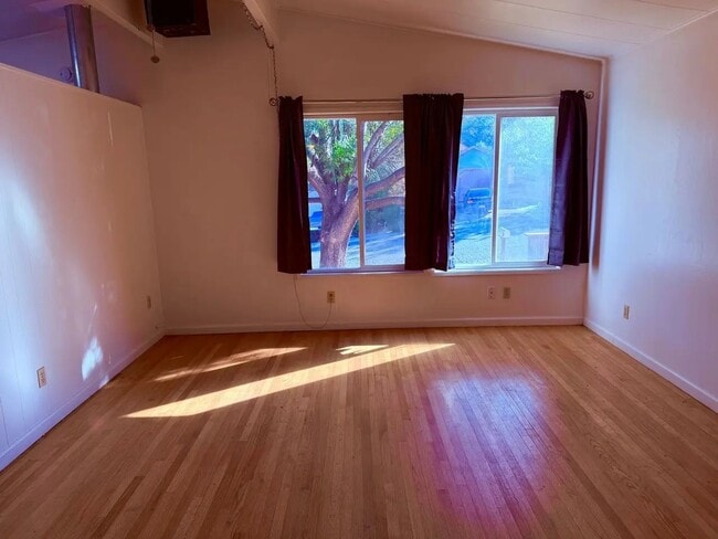 Building Photo - 28 Westwood Way