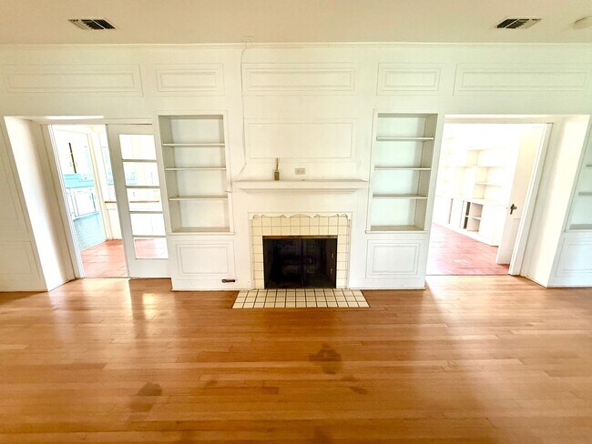 Building Photo - Historic Charm Near Woodlawn Lake! 3 Bed, 2 Bath Home with Hardwood Floors