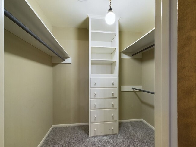 Building Photo - Charming 3-Bed Oasis with Fireplace & Hard...
