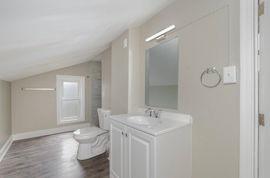 Building Photo - 511 Highland Pike