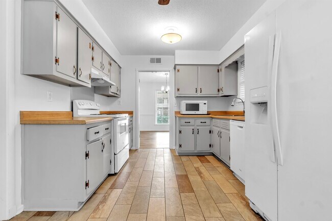 Building Photo - 5427 Shirlington Ave