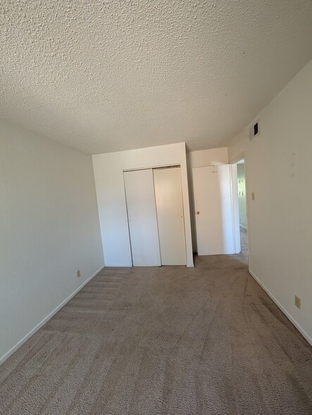 Building Photo - 1644 Lomaland Dr