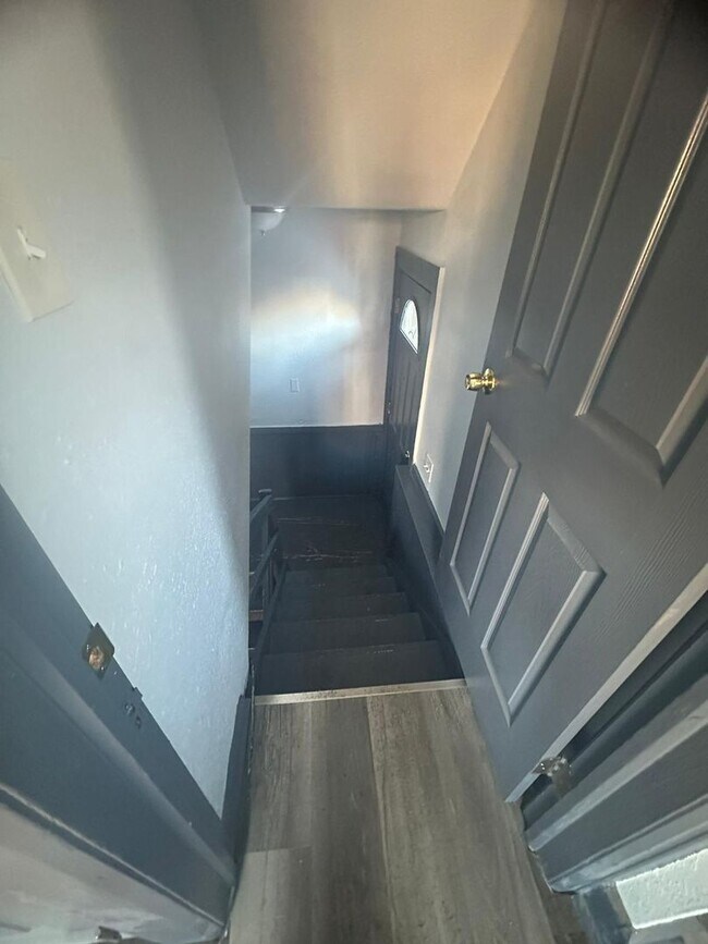 Building Photo - Move in Special!!! NEWLY UPDATED 3 B!EDROO...