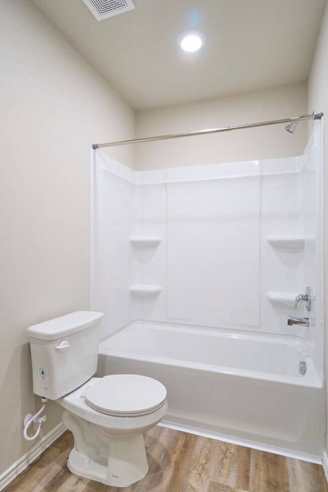 Building Photo - Hunters Ranch Beauty! 3 Bedroom 2 1/2 Bath...