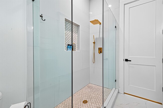 Building Photo - 5121 Locust St