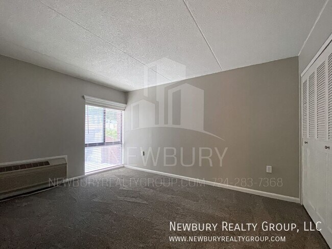 Building Photo - 530 N Main St