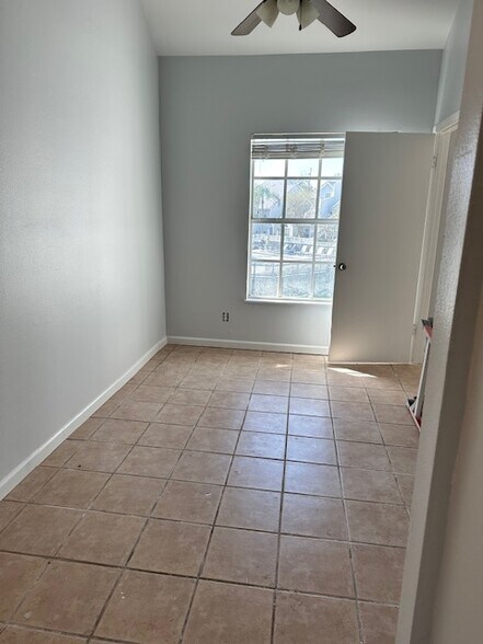 Building Photo - 12161 Armenia Gables Cir