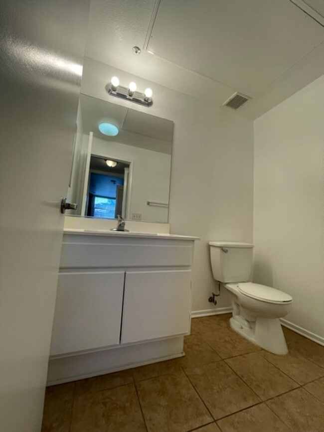 Building Photo - Otay Ranch townhome