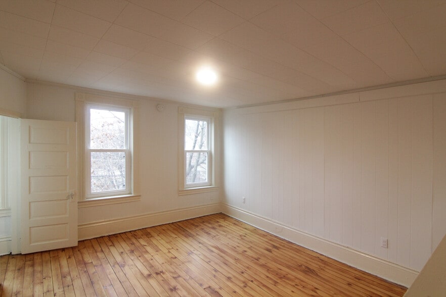 Building Photo - 208 Green St