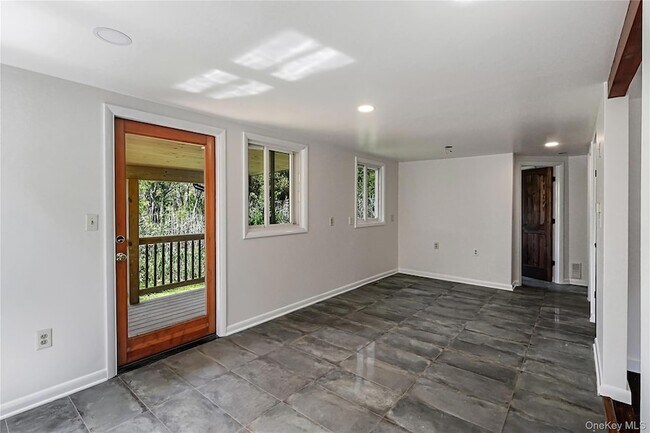 Building Photo - 222 Bog Hollow Rd