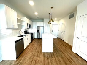 Building Photo - 1101 Abbeyglen Castle Dr