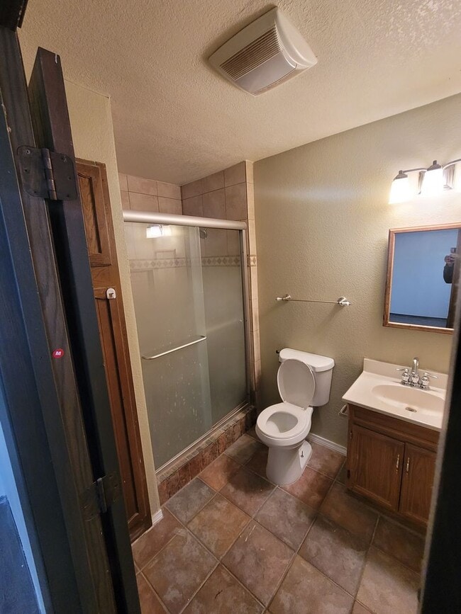 Building Photo - 2320 Montclair Cir