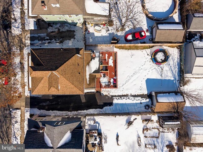 Building Photo - 233 Melrose Ave