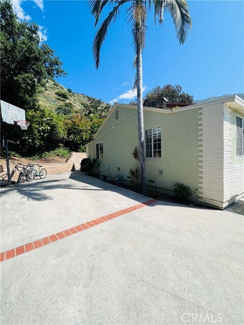 Building Photo - 729 Orange Dr