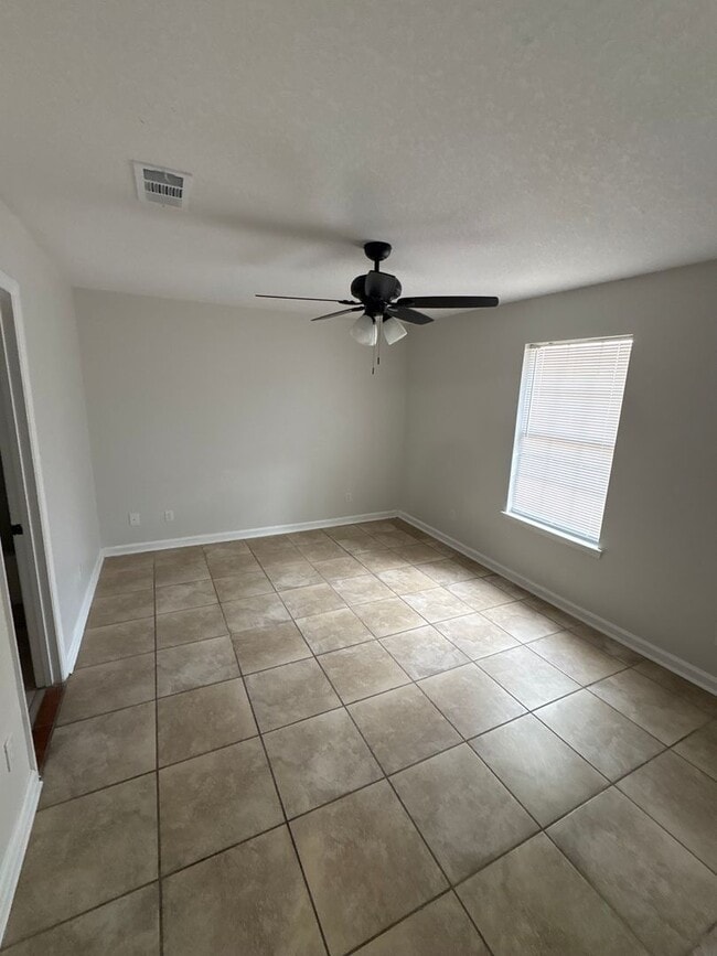 Building Photo - 106 Leeswood Cir