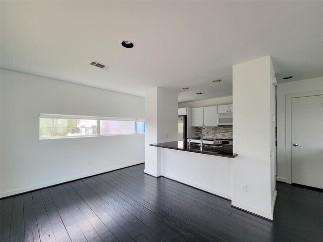 Building Photo - 2605 Calumet St