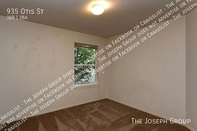 Building Photo - 935 Otis St
