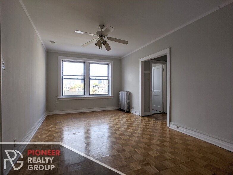 Primary Photo - 711 W Belmont Ave