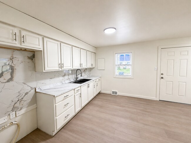 Building Photo - 34009 Caseville Ct