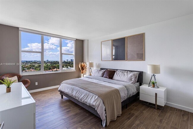 Building Photo - 5600 Collins Ave