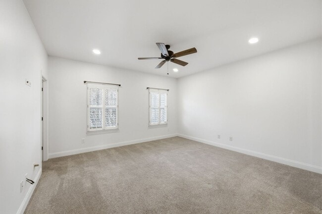 Building Photo - Modern Living in Franklin