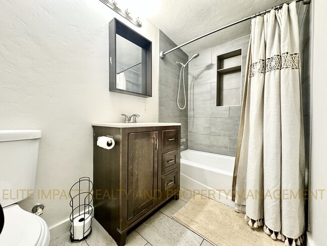 Building Photo - 2140 N Northway Ave