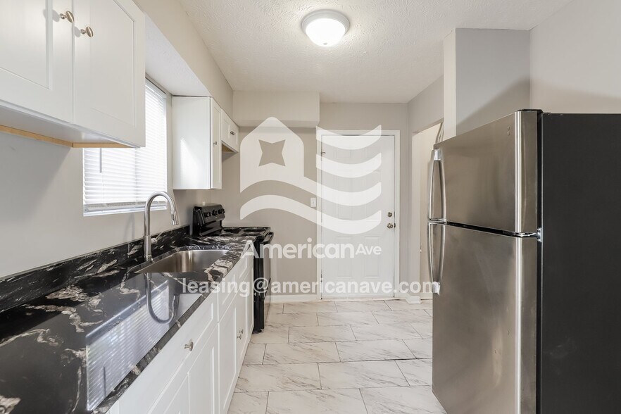 Building Photo - 2250 N 39th St