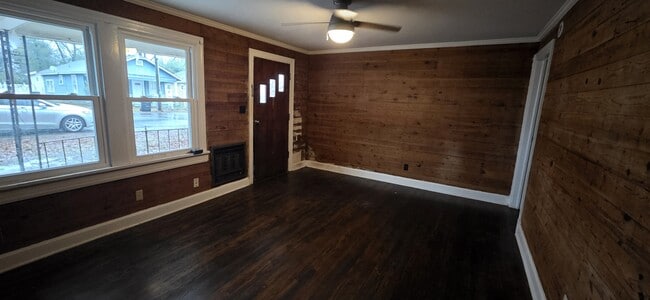 Building Photo - 810 E Vine St