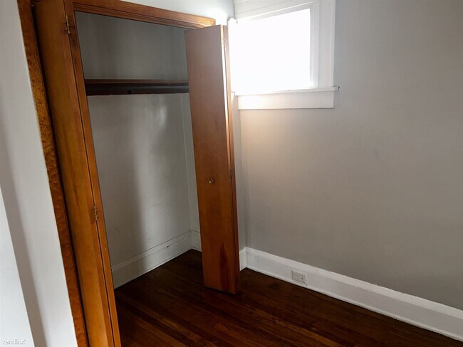 Building Photo - 2 br, 1 bath Duplex - 390 East 162nd Stree...