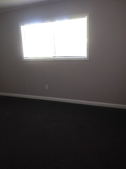 Building Photo - 1005 Maxham Rd