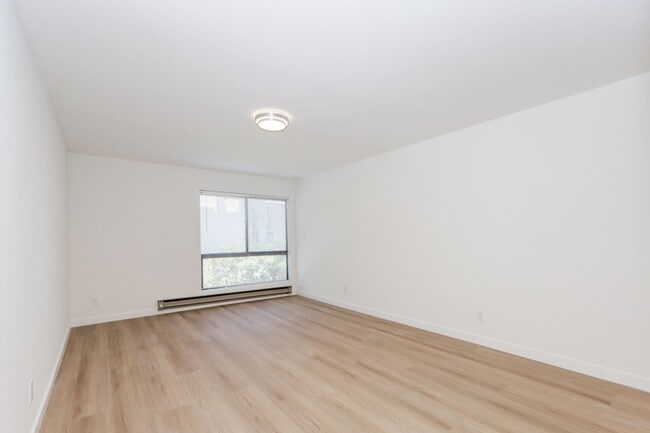 Building Photo - 380 Vallejo Dr