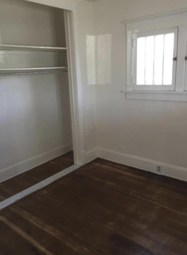 Building Photo - 213 Princeton Dr SE