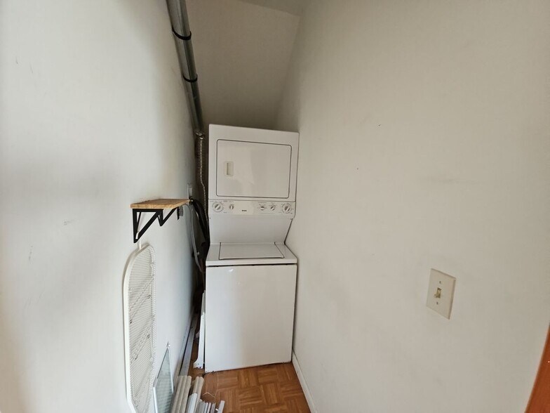 Building Photo - 927 N 6th St