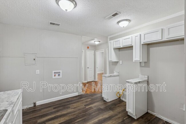Building Photo - 605 Orchard Ave