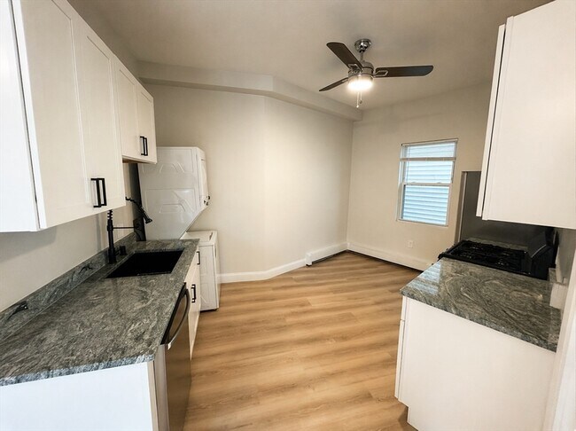 Building Photo - 53 White St