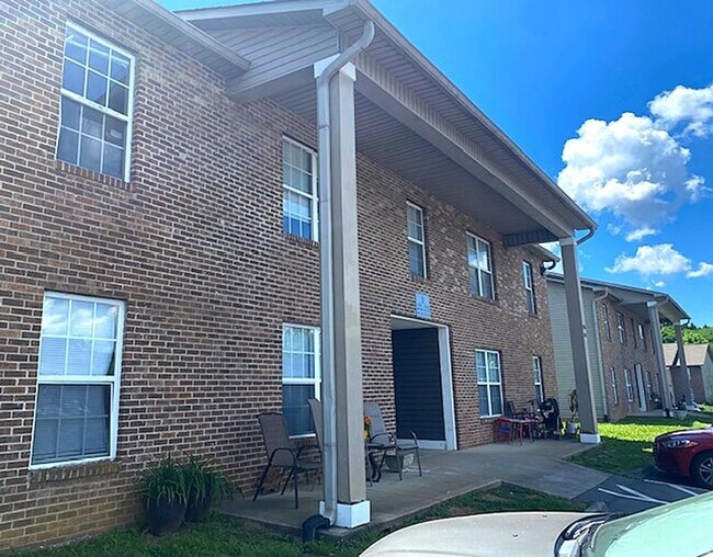 Building Photo - 2 Bedroom Apartment in Maryville, TN – $50...