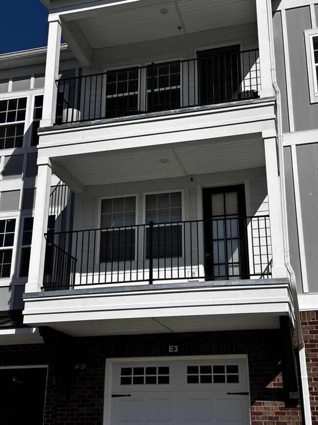 Building Photo - Shadow Green Neighborhood in Franklin