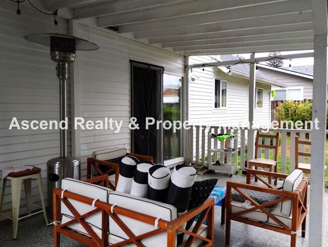 Building Photo - Ideal Hillsboro Location 2 Level Home with...