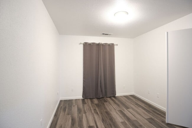 Building Photo - Stunning 3-Bedroom 2-bathrooom in the vibrant city of Modesto