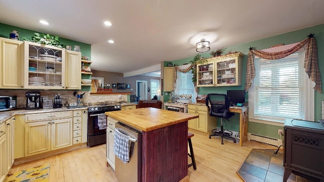 Building Photo - 672 Lisbon St