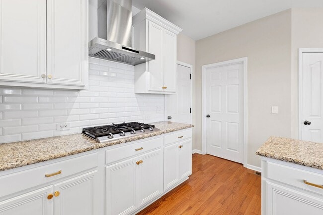 Building Photo - Beautiful 5 Bedroom Home in Dansforth Neighborhood