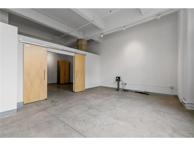 Building Photo - 700 N Washington Ave